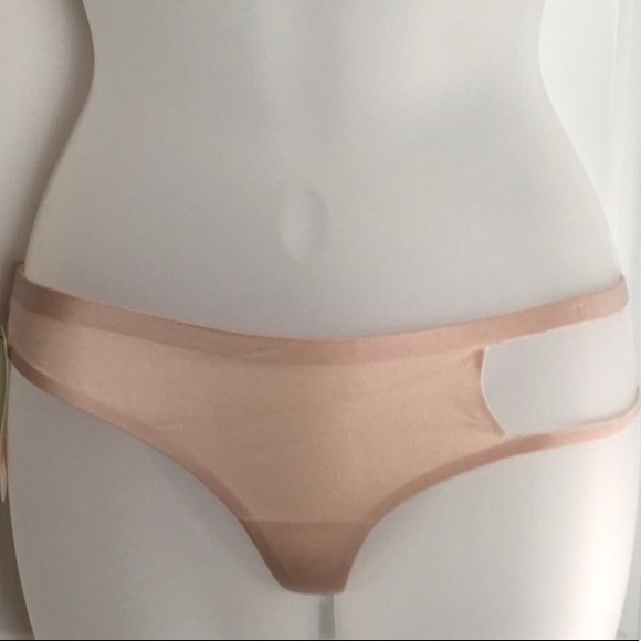 π Peek-a-Cheek Sleek Sexy Thong - Picture 3 of 9